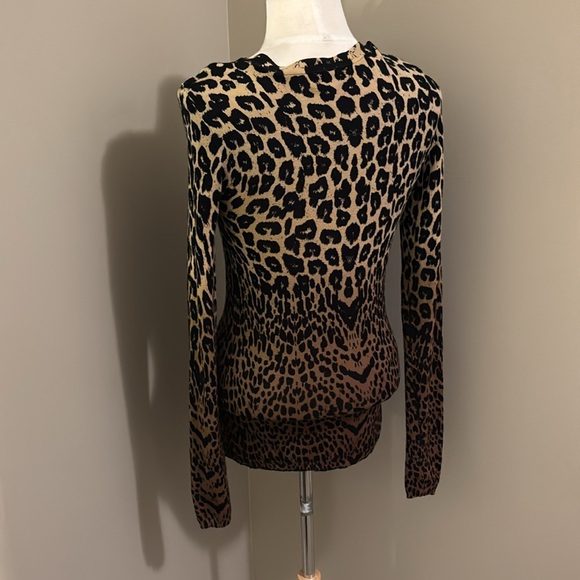 Buffalo Knit Leopard VNeck Sweater Size Small - Picture 2 of 3